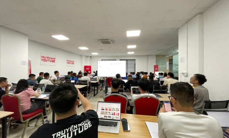 Toàn cảnh hội trường Ngày 2 BANI CAMP đông kín người