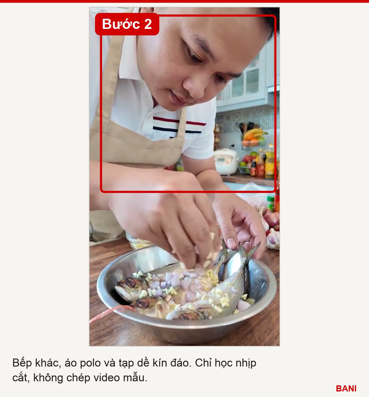 Bước 2: bếp khác, áo polo và tạp dề kín đáo, chỉ học nhịp cắt của video mẫu